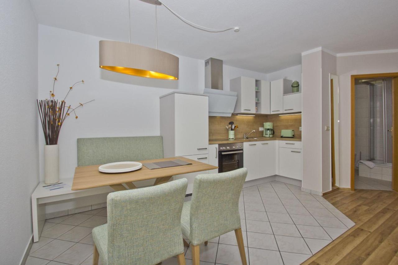 Ferienwohnung Mit Balkon, Gratis Nutzung Vom Ahoi Erlebnisbad Und Sauna In Sellin - Haus Strandeck Fewo 07 ゲーレン 部屋 写真